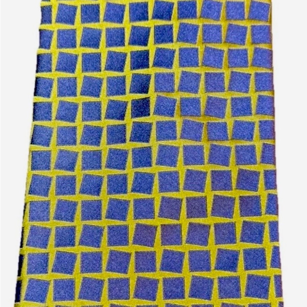Hugo Boss Tie Blue Gold Geometric
Square Pattern Silk Made In Italy NWT